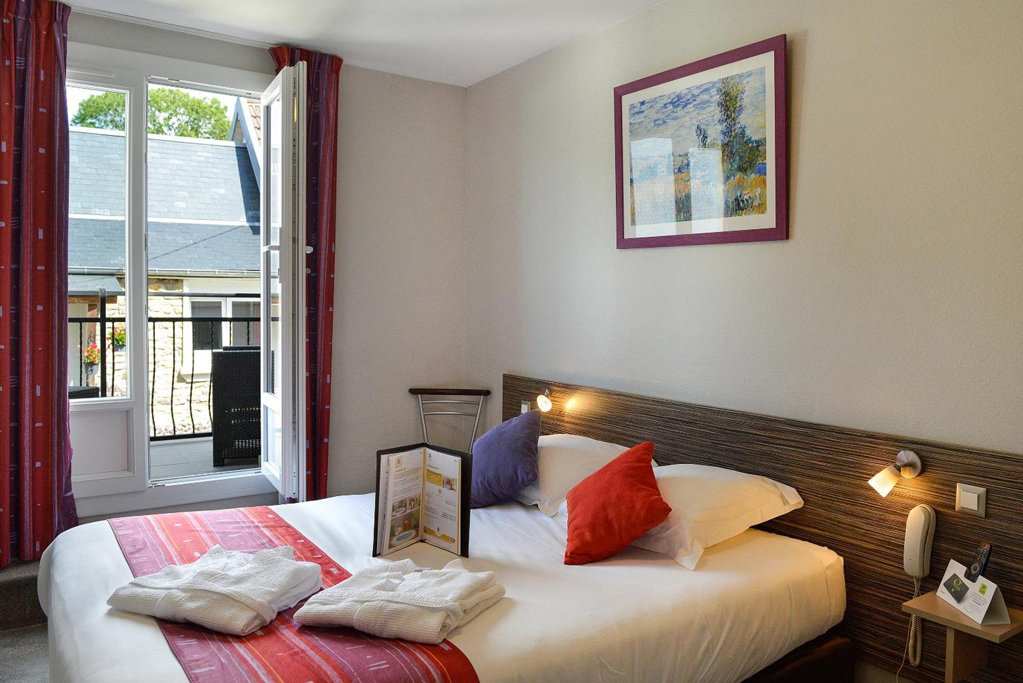 Logis Hotel Spa Restaurant Au Site Normand Clecy Ngoại thất bức ảnh